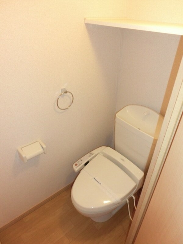 トイレ(棚付きのトイレです)