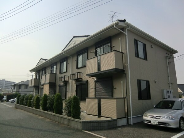 外観(落ち着いた住環境の中に位置してます)