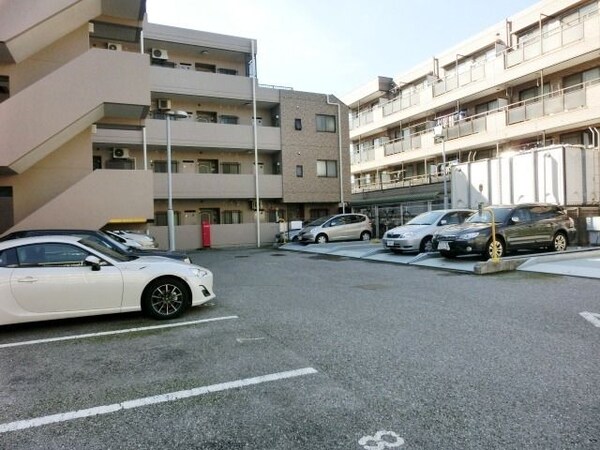 共有部分(敷地内駐車場)
