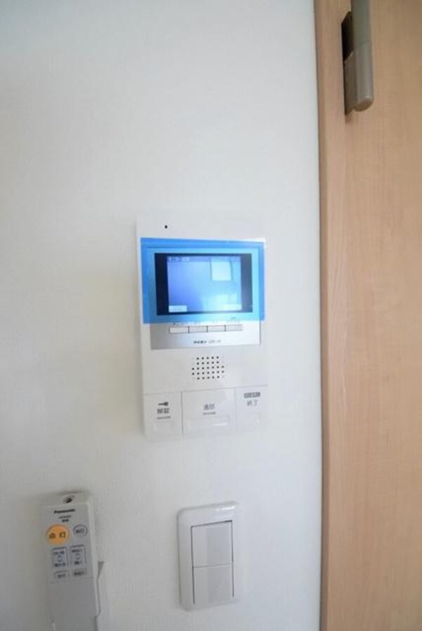 設備(モニター付きインターフォンです)