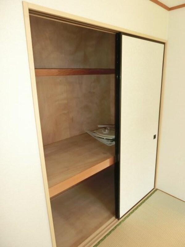 設備(押入れ収納です)