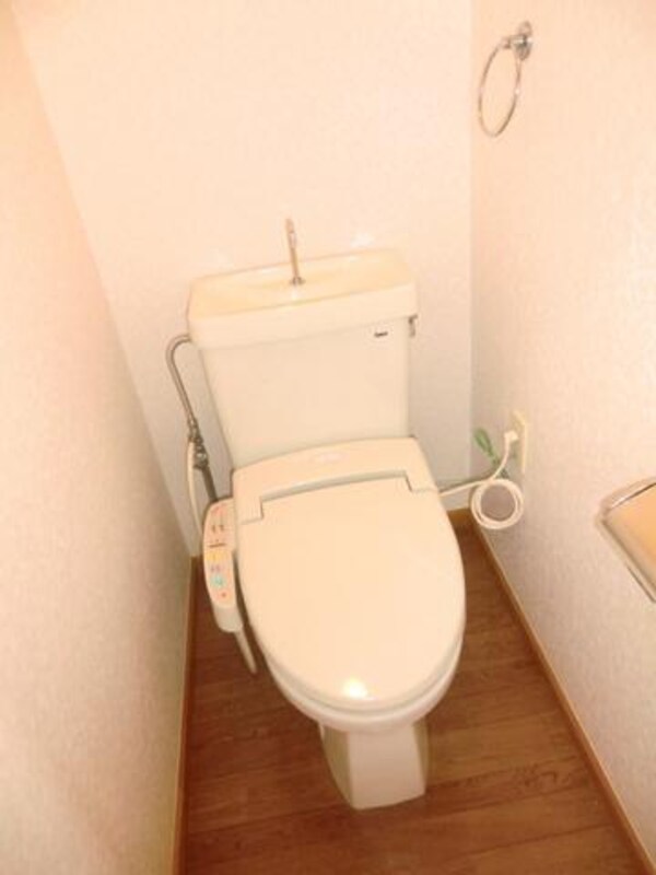 トイレ(シャワートイレ完備)