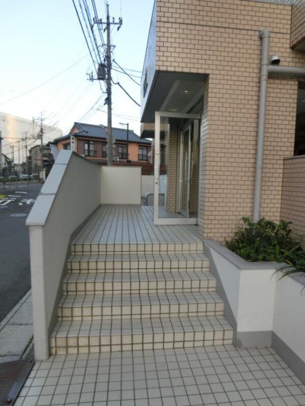 外観(プライバシーを重視したエントランス)