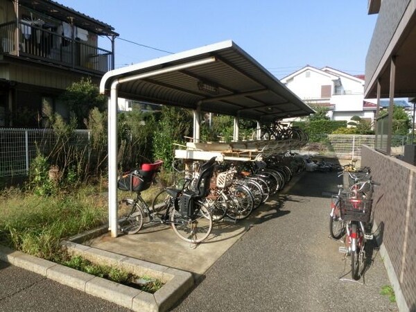 共有部分(屋根付き駐輪場)