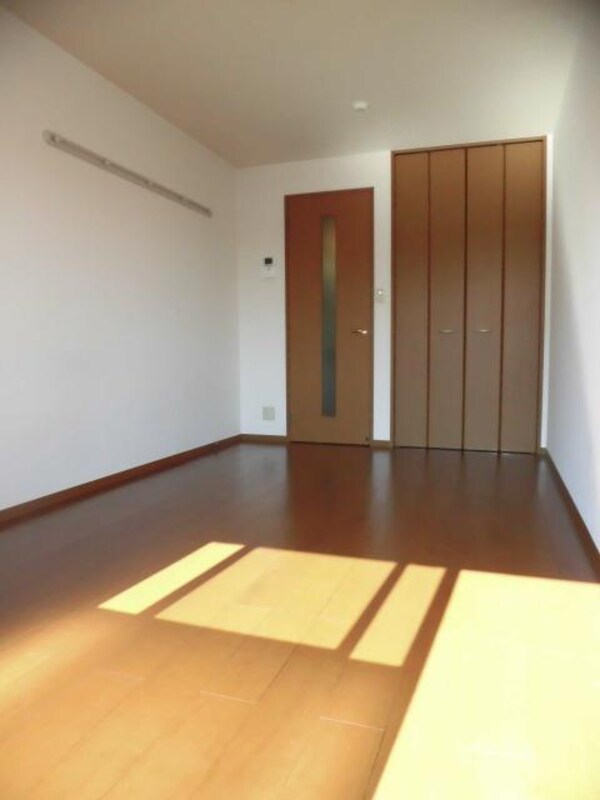 リビング・居室(7.5帖のゆったりめのお部屋)