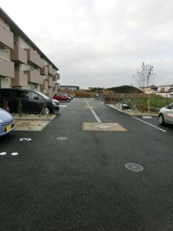 その他(敷地内駐車場あり)
