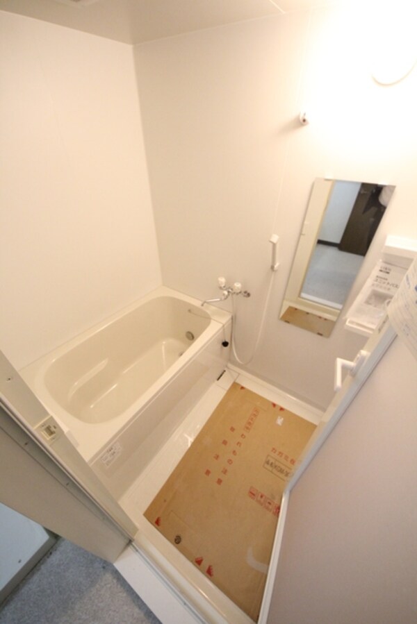 バス／シャワールーム等(別部屋の同タイプ写真です。)