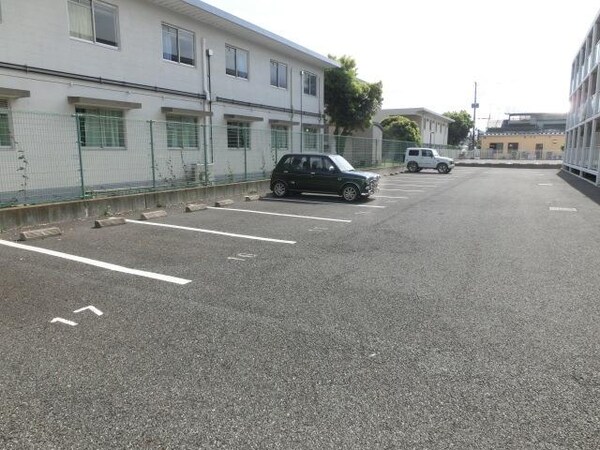 ロビー(駐車場も敷地内にあります)
