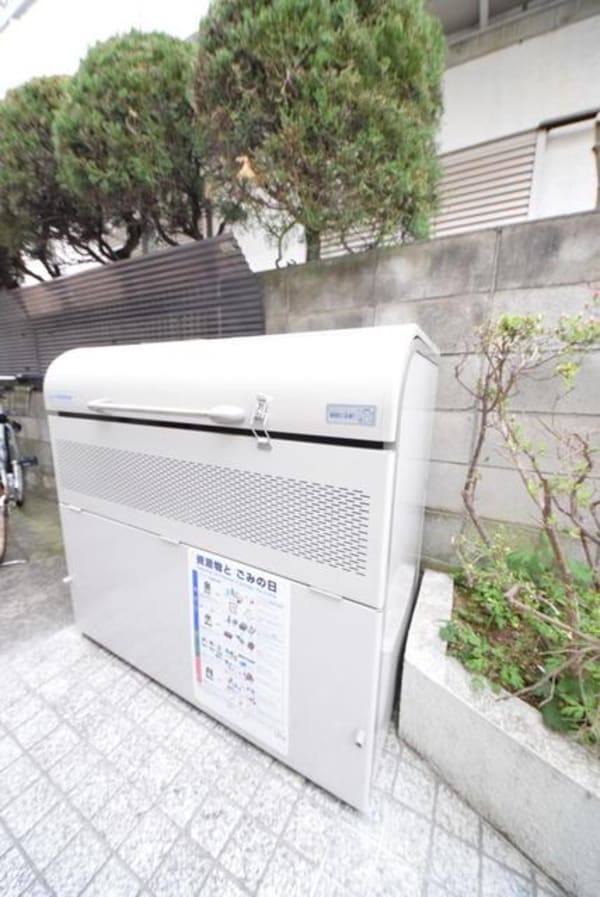 共有部分(敷地内にゴミ置き場あります)