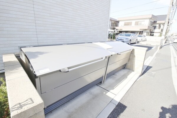 共有部分(もちろん敷地内に専用のゴミステーション)