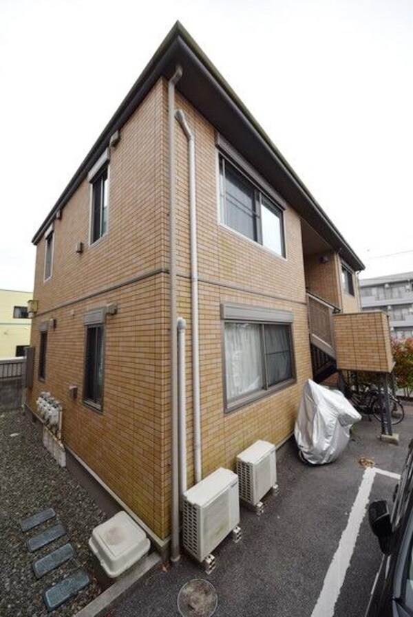 外観(雨でも安心の内階段です)