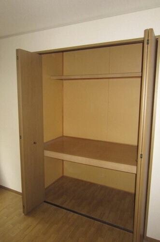 物件内観写真12　(収納力ありますね。)