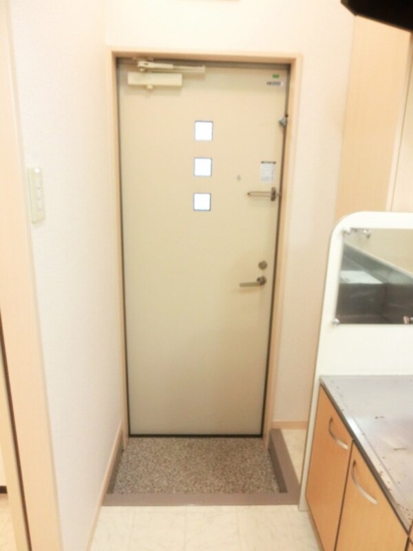 玄関(シューズボックス完備です。)