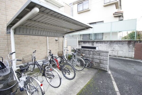共有部分(屋根付き駐輪場)