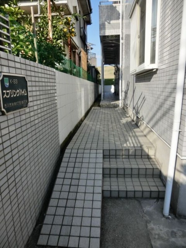 エントランス(スロープ付きエントランス)
