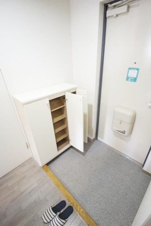 玄関(シューズＢＯＸ完備)