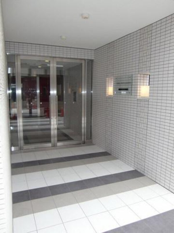 エントランス(エントランスにはオートロック付きです)