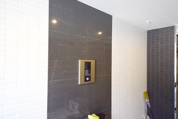 共有部分(オートロック完備)