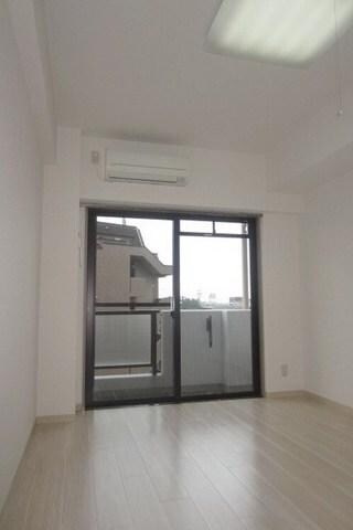 物件内観写真2　(綺麗な洋室のお部屋ですよ。)