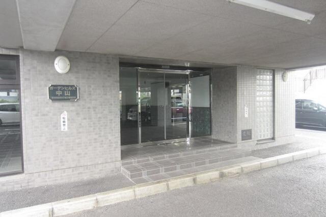 物件内観写真3　(エントランスにはオートロック付)