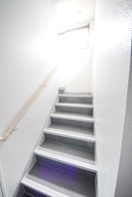 物件内観写真26　(階段)