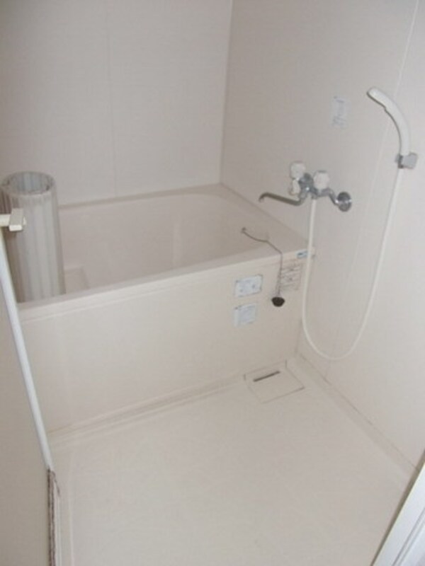 バス／シャワールーム等(広々と使えるバスルーム)