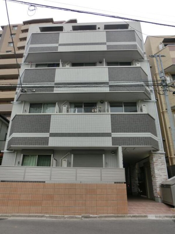 外観(しっかりとした重量鉄骨造)