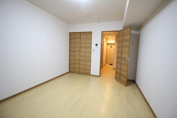 その他室内・内装(バルコニー側からみた居室)