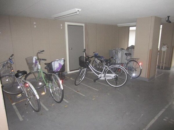 エントランス(敷地内駐輪場)