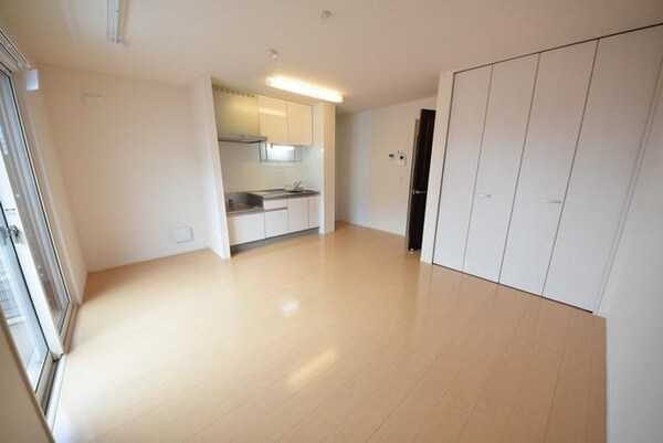 リビング・居室(203号室参照写真となります。)