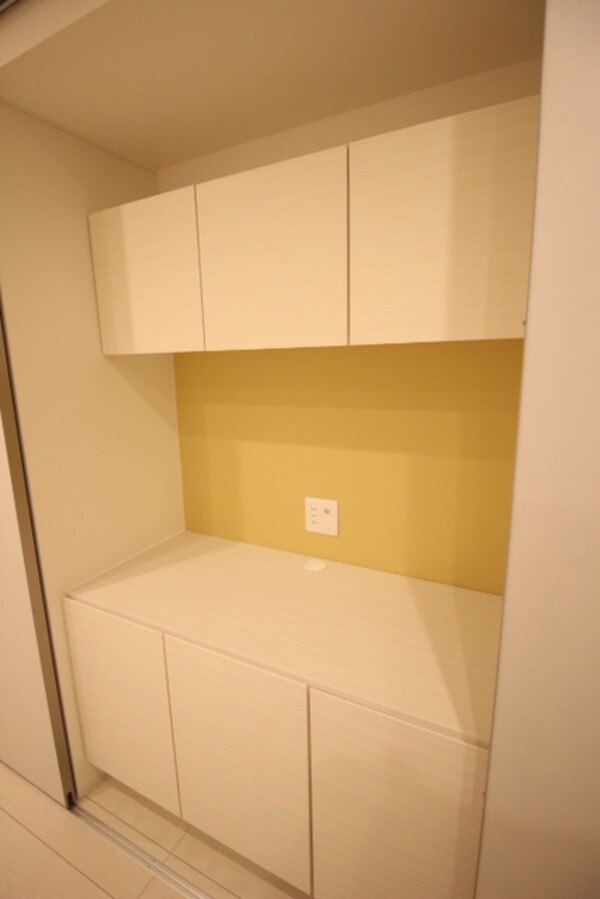 設備(テレビ台完備)