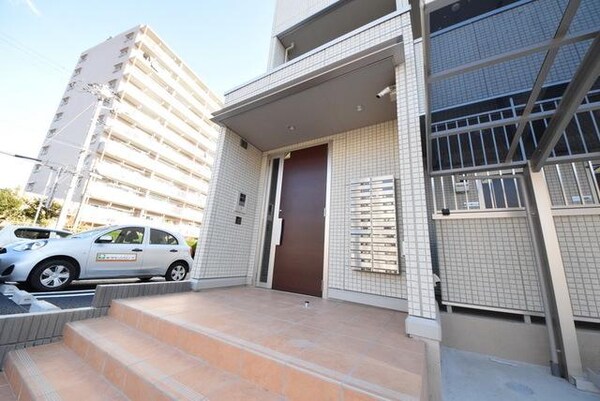 エントランス(オートロック完備)