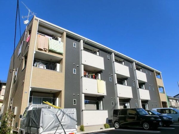 外観(閑静な住宅街に立地)