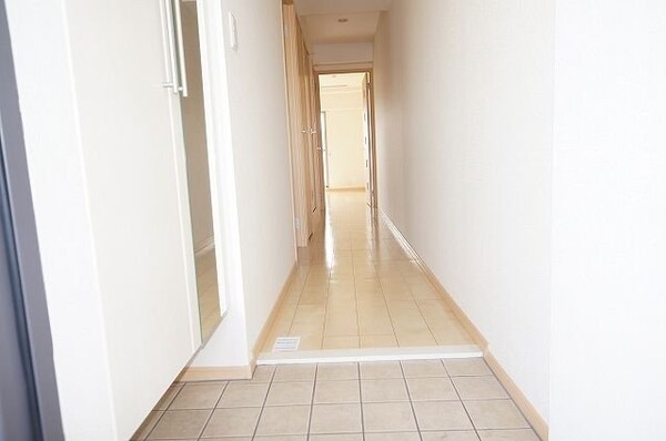 玄関(※別号室参考写真です)