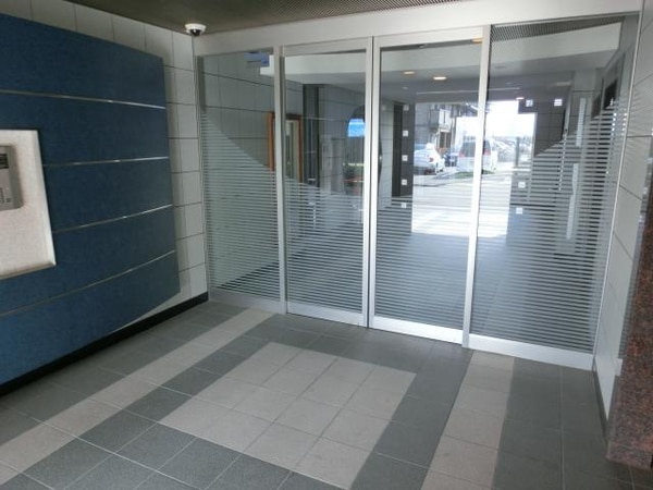 共有部分(オートロック完備)