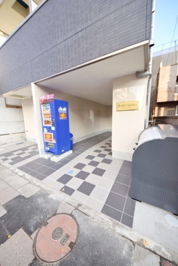 エントランス(自動販売機もあります)