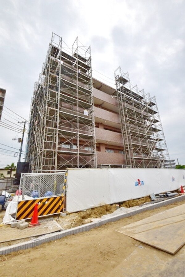 エントランス(日当たり良好！)