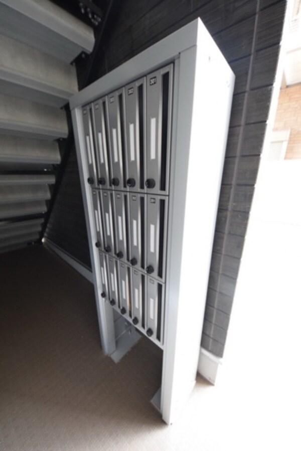 共有部分(共用ダイヤル付きポスト)