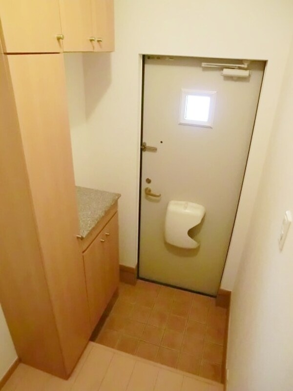 玄関(お部屋探しは【タウンハウジング千葉店】にお任せ下さい♪)
