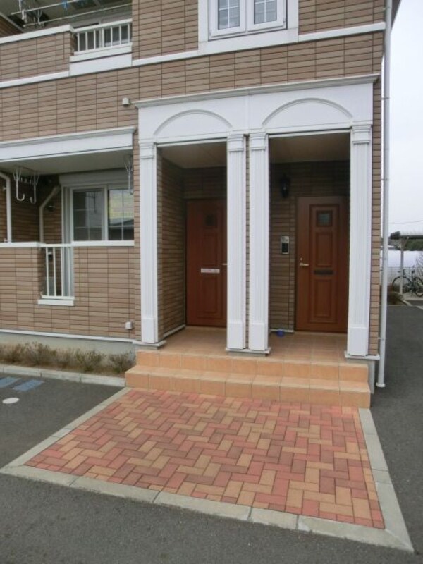 エントランス(お部屋探しは【タウンハウジング千葉店】にお任せ下さい♪)