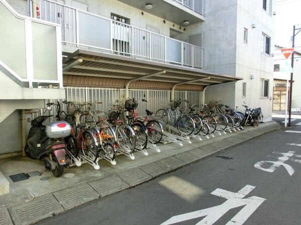 共有部分(屋根付き駐輪場)