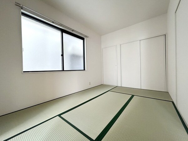 寝室(入居中の為、別号室写真)