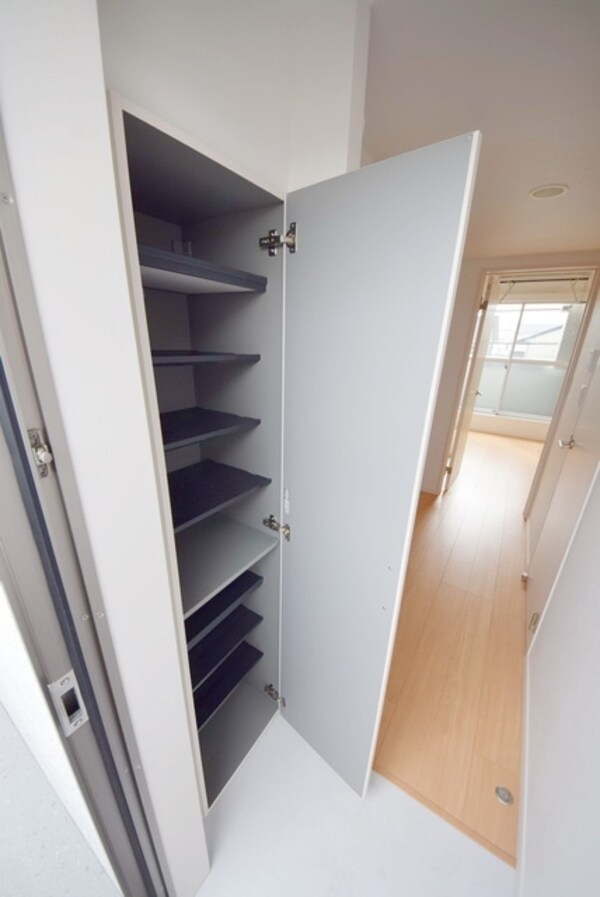 玄関(同タイプのお部屋です)