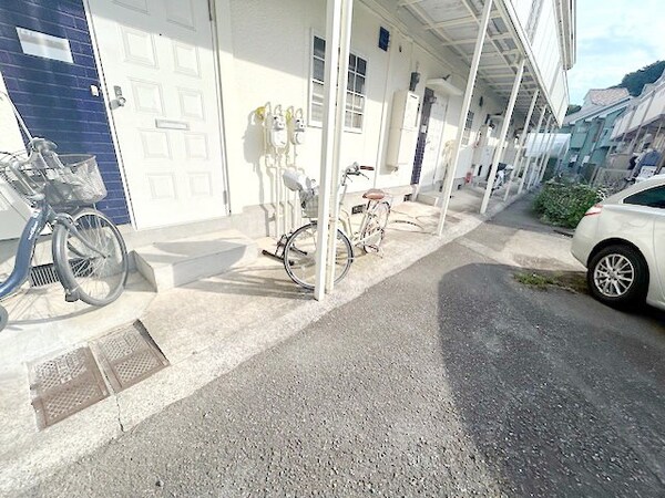 エントランス(駐車場)