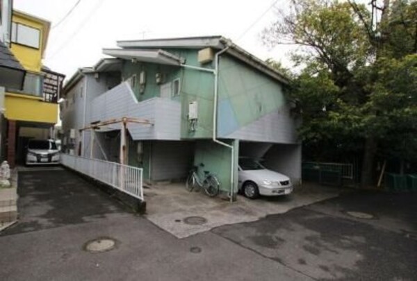 エントランス(駐車場)
