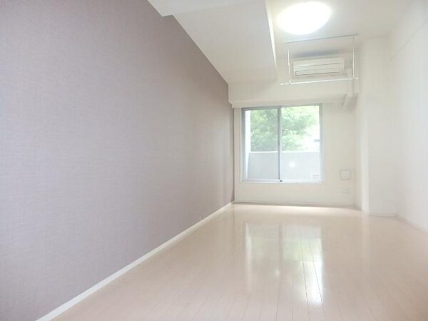 寝室(☆8.4帖の明るい洋室です☆)
