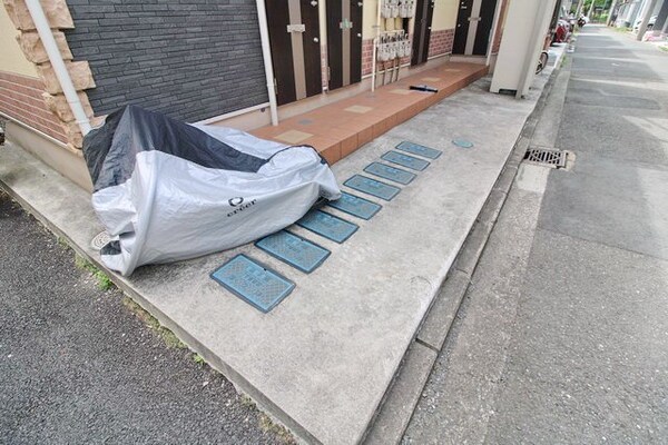 エントランス(駐車場)
