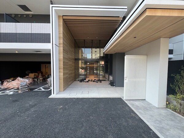 エントランス(駐車場)