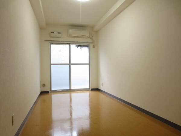 リビング・居室(☆洋室８帖日当たり良好☆)