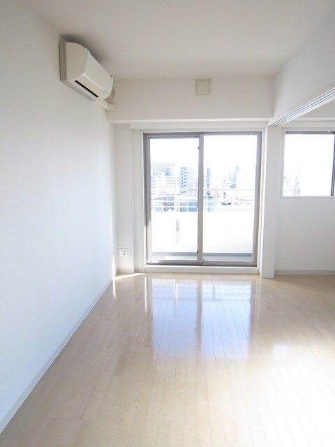 物件内観写真3　(角部屋・２面採光)